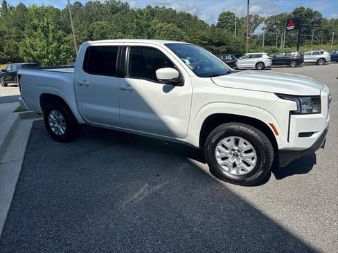 Used 2023 Nissan Frontier SV AWD/4WD image 3