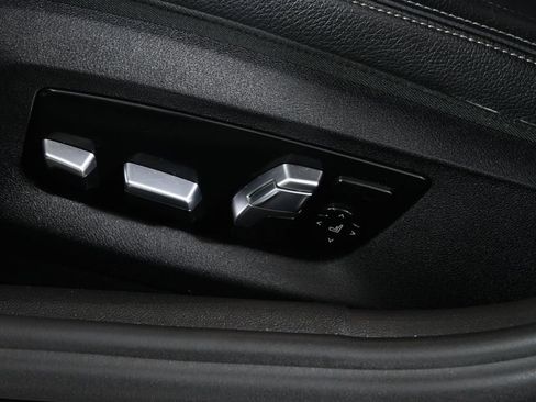 Used 2018 BMW M550i xDrive image 27