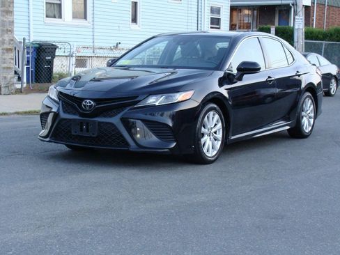 Used 2018 Toyota Camry SE FWD image 1
