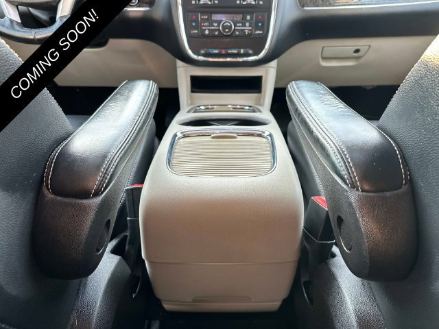 Used 2016 Chrysler Town & Country Touring-L FWD image 14