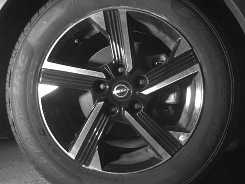 Used 2025 Nissan Sentra SV FWD image 16