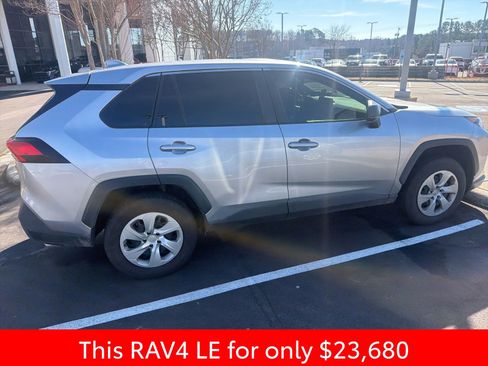 Used 2022 Toyota RAV4 LE image 12