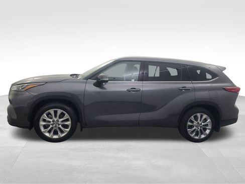 Used 2023 Toyota Highlander Limited image 6