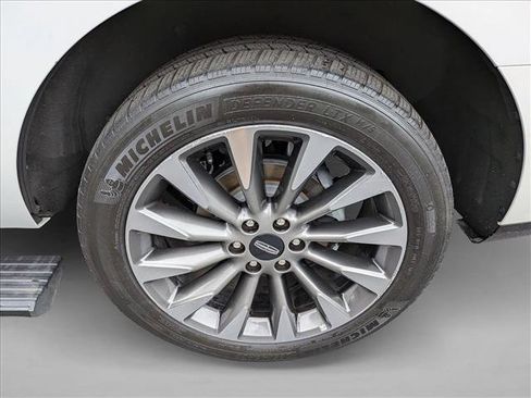 Used 2020 Lincoln Navigator Reserve image 24