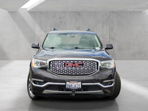 Used 2018 GMC Acadia Denali w/ Technology Package FWD image 3