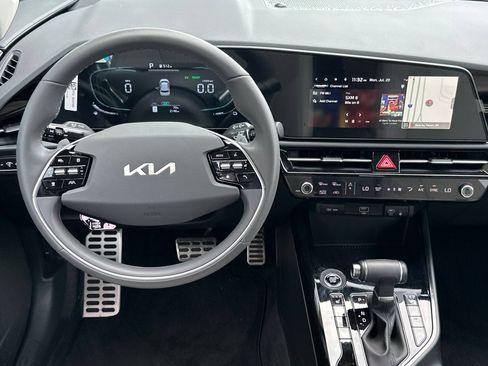 Certified 2025 Kia Niro EX Touring FWD image 14