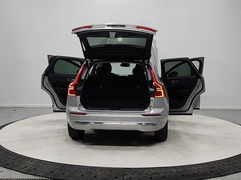Used 2023 Volvo XC60 B5 Plus image 14