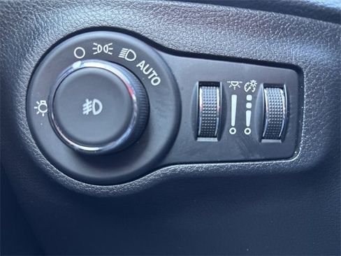 Used 2019 Jeep Compass Limited image 40