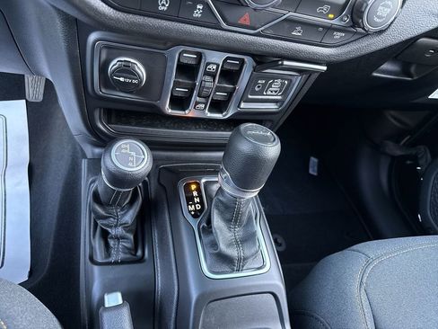 New 2025 Jeep Gladiator Sport AWD/4WD image 19