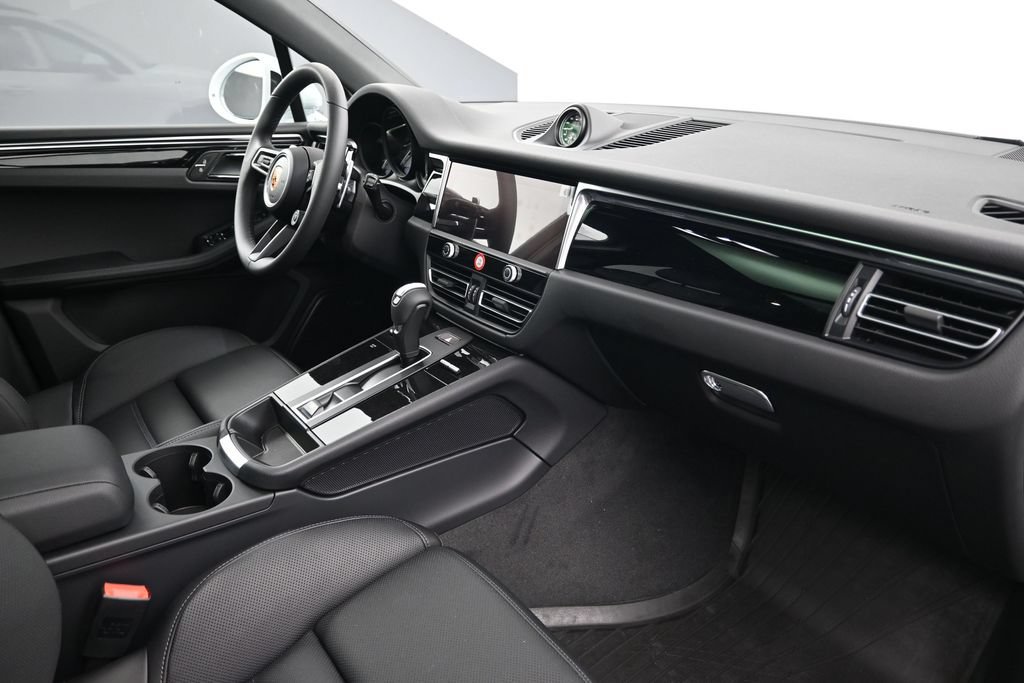 Certified 2026 Porsche Macan AWD/4WD image 14