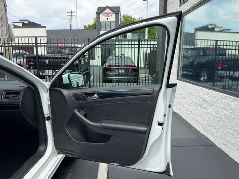 Used 2017 Volkswagen Jetta SEL FWD image 26
