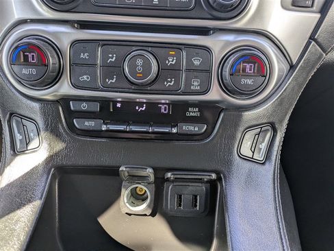 Used 2017 Chevrolet Suburban LT image 30