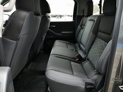 Used 2025 Nissan Frontier SV w/ SV Convenience Package image 24