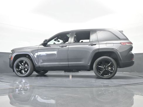 Used 2023 Jeep Grand Cherokee Altitude image 62
