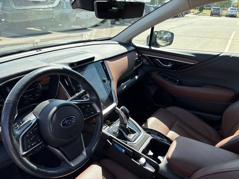 Used 2023 Subaru Outback Touring AWD/4WD image 4