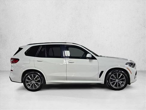 Used 2021 BMW X5 xDrive40i w/ M Sport Package image 4