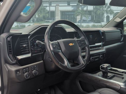 Used 2022 Chevrolet Silverado 1500 LTZ AWD/4WD image 23