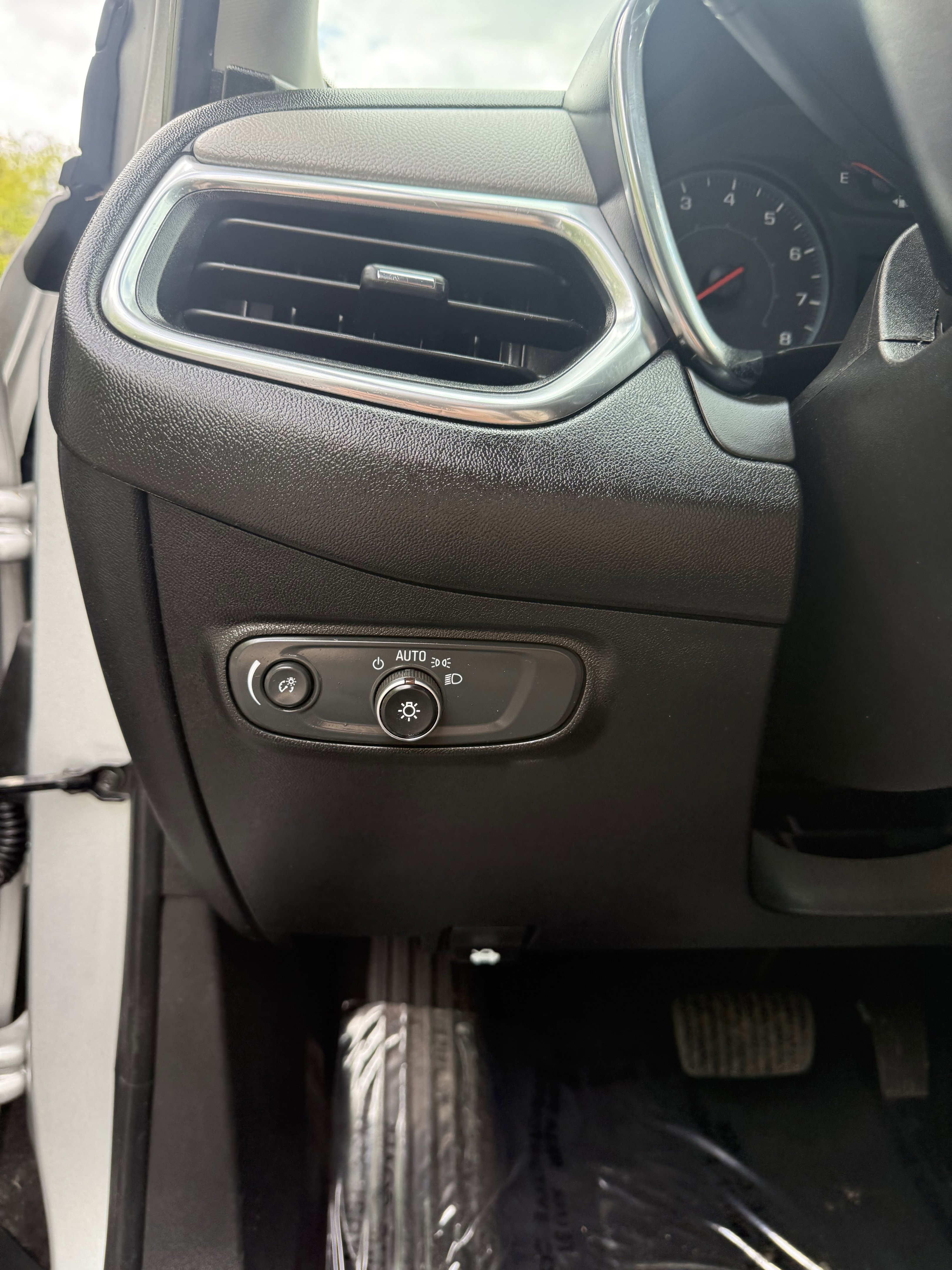 Used 2019 Chevrolet Equinox LS AWD/4WD image 15