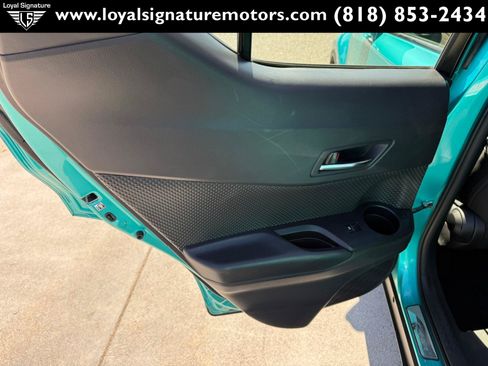 Used 2018 Toyota C-HR XLE FWD image 13