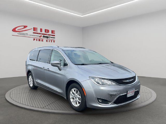 Used 2020 Chrysler Pacifica Touring-L FWD image 12