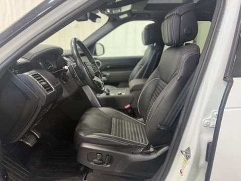 Used 2023 Land Rover Discovery Metropolitan Edition image 12