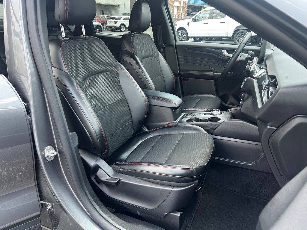 Used 2025 Ford Escape ST-Line Select AWD/4WD image 22