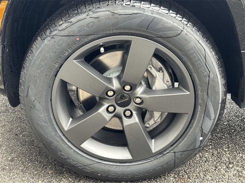 New 2026 Land Rover Defender 110 X-Dynamic SE image 11