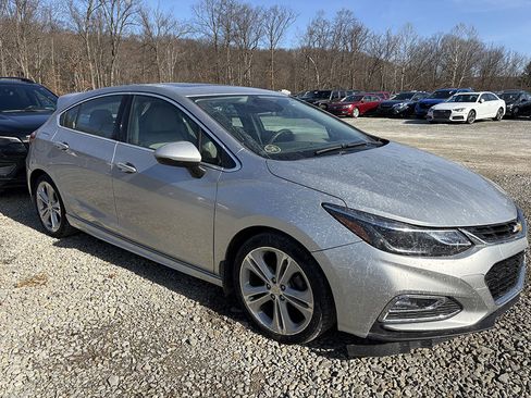 Used 2017 Chevrolet Cruze Premier image 2