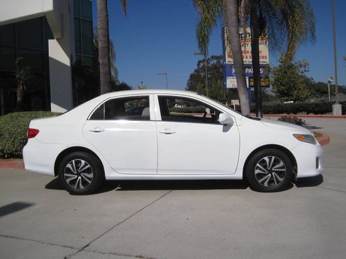 Used 2013 Toyota Corolla L FWD image 30