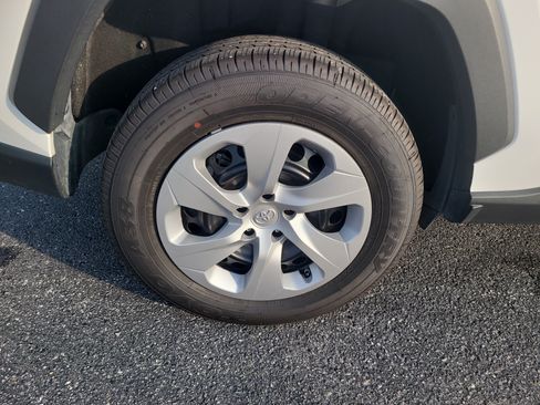 Certified 2023 Toyota RAV4 LE FWD image 10