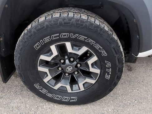 Used 2016 Toyota Tacoma TRD Off-Road image 26