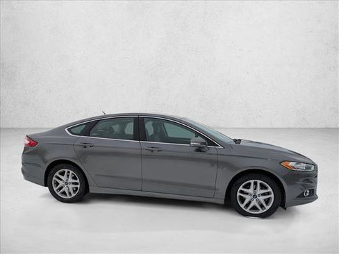 Used 2014 Ford Fusion SE w/ Equipment Group 202A image 4