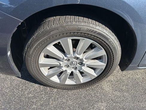 Used 2017 Toyota Sienna XLE Premium image 11