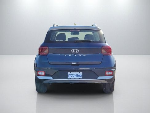 New 2025 Hyundai Venue Limited image 5