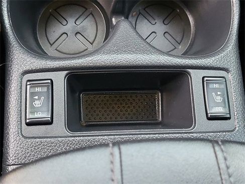 Used 2018 Nissan Rogue SV image 19