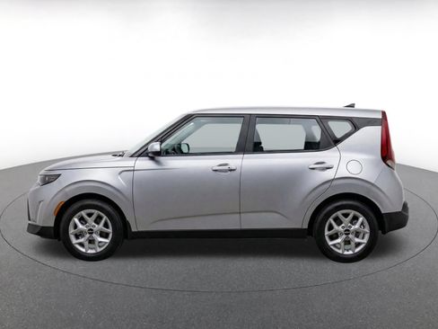 Used 2025 Kia Soul LX w/ LX Technology Package FWD image 4
