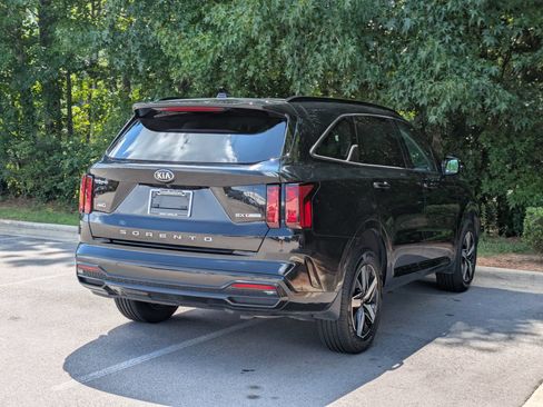 Used 2021 Kia Sorento EX w/ Panoramic Sunroof Package AWD/4WD image 3