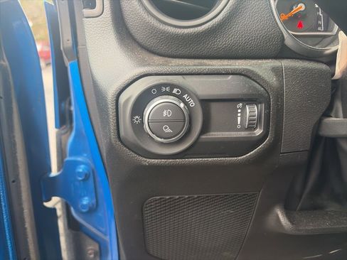 Used 2023 Jeep Gladiator Sport image 14