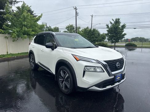 Used 2023 Nissan Rogue Platinum AWD/4WD image 3