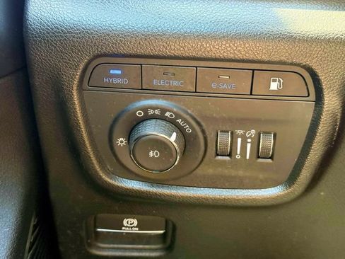 Used 2023 Jeep Grand Cherokee Overland w/ Luxury Tech Group IV AWD/4WD image 24