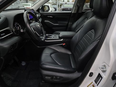 Certified 2024 Toyota Highlander XLE image 17