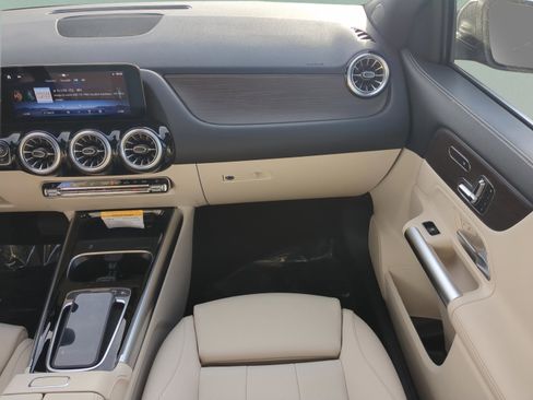 Certified 2025 Mercedes-Benz GLA 250 image 11