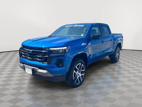 Used 2023 Chevrolet Colorado Z71 w/ Z71 Convenience Package 2 AWD/4WD image 3