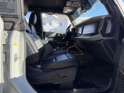 Used 2021 Ford Bronco Badlands w/ Sasquatch Package image 12