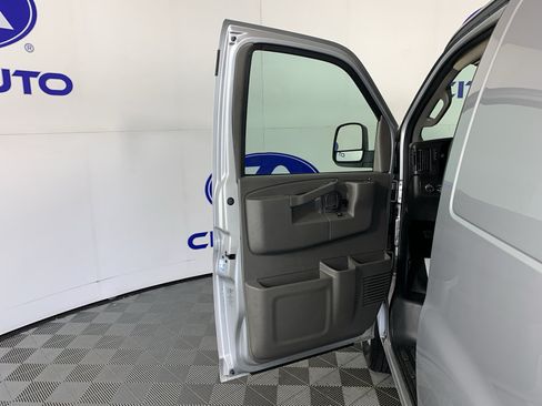 Used 2024 Chevrolet Express 2500 w/ Driver Convenience Package RWD image 12
