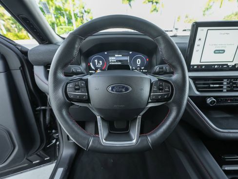 Used 2025 Ford Explorer ST-Line w/ ST-Line Street Pack image 19