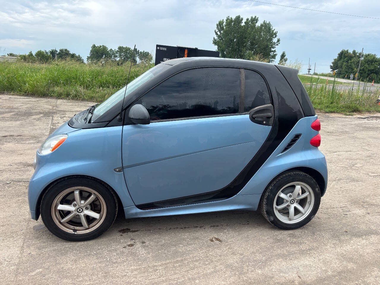 Used 2015 smart fortwo passion RWD image 1