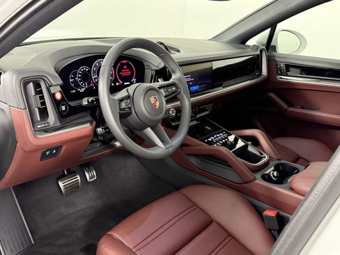 Certified 2026 Porsche Cayenne S AWD/4WD image 4