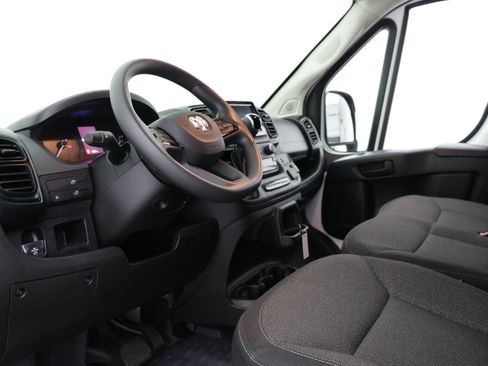 Used 2025 RAM ProMaster 2500 w/ Convenience Group FWD image 13