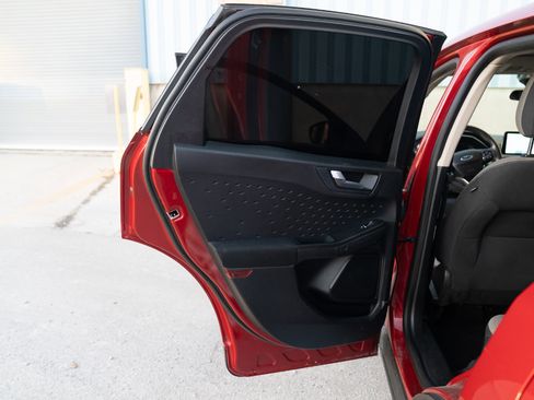 Used 2020 Ford Escape SE image 23